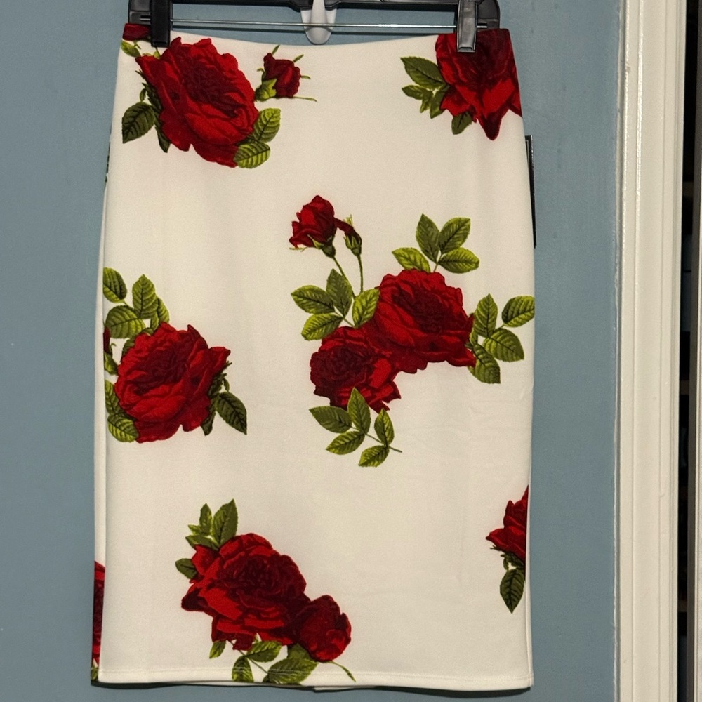 NYC Red Floral A-Line Skirt - Picture 12 of 12